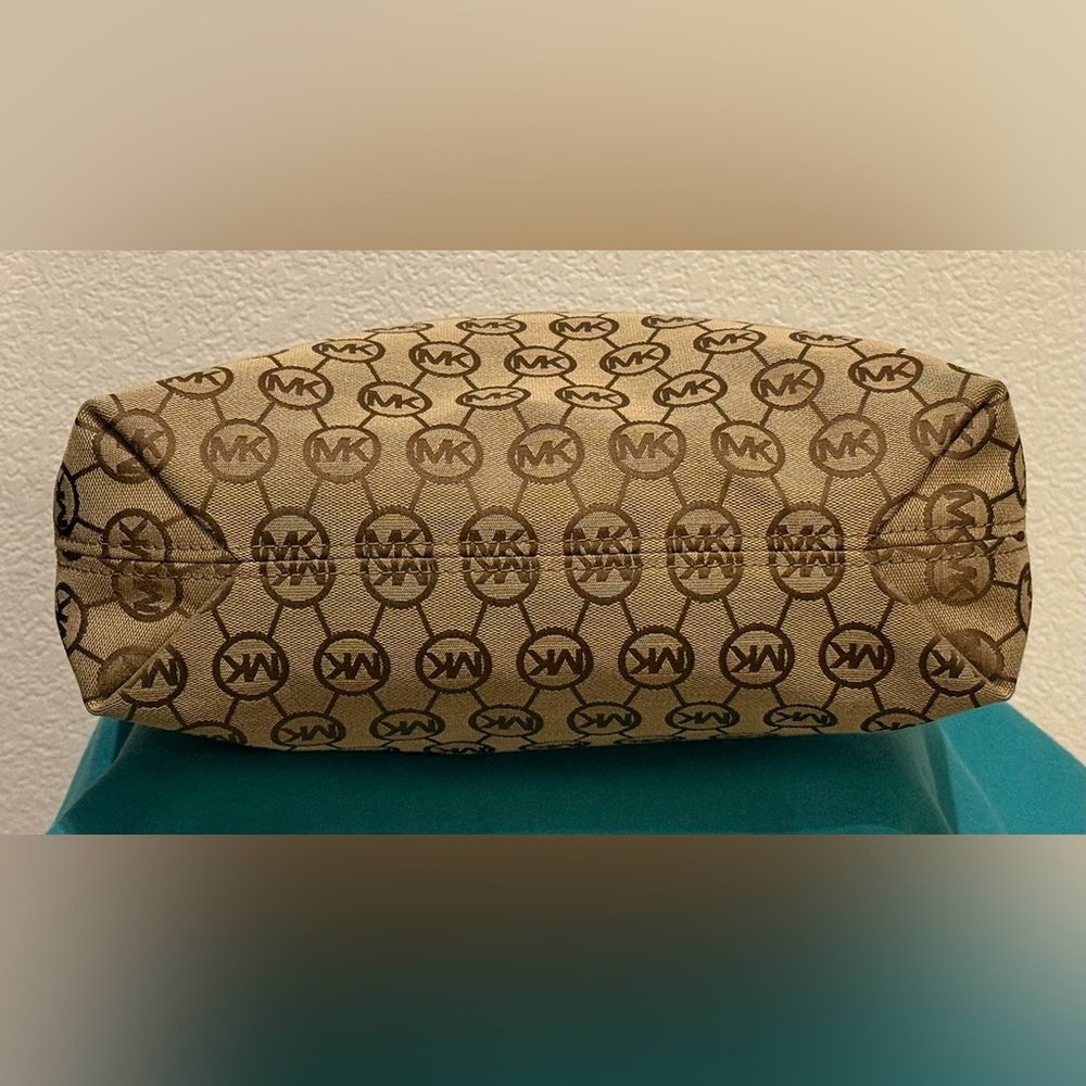 MICHAEL Michael Kors Bedford Top Zip Shoulder Bag - Picture 3 of 10